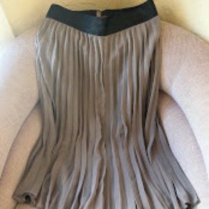 Grey pleated H&M skirt